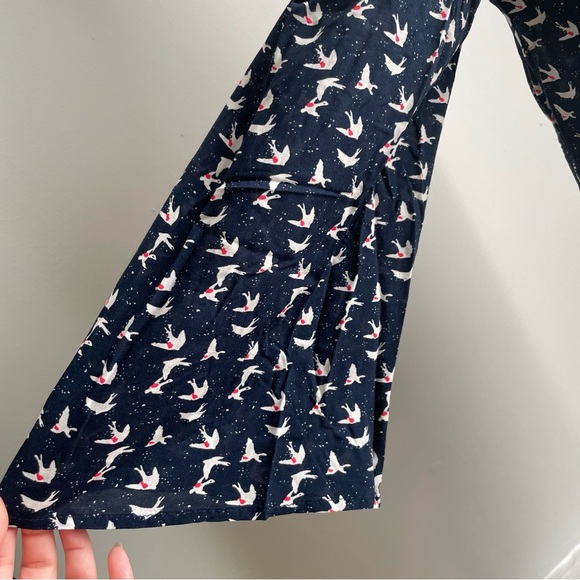 Max jeans hi-low cold shoulder top. Size small - Picture 5 of 8